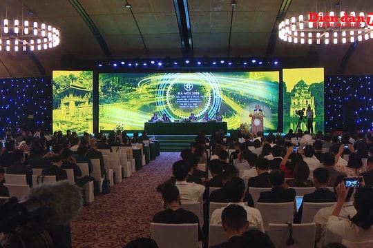 Thủ tướng Nguyễn Xuân Phúc: Các cấp cần phải “nóng“ lên vì sự phát triển của Thủ đô