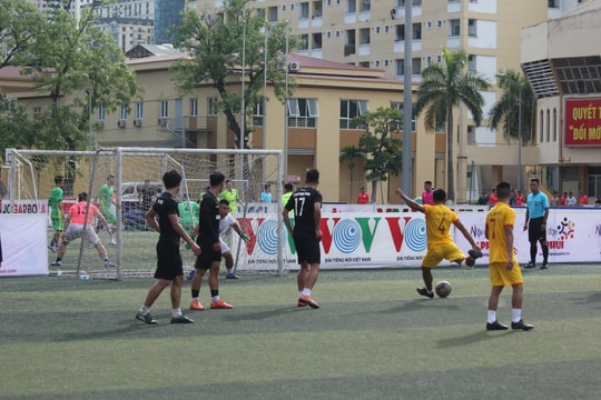 Vòng 2 đầy kịch tính tại giải bóng đá cúp VCCI 2018