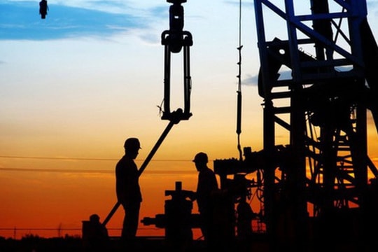 Cuộc chiến giá dầu tiếp tục "leo thang"