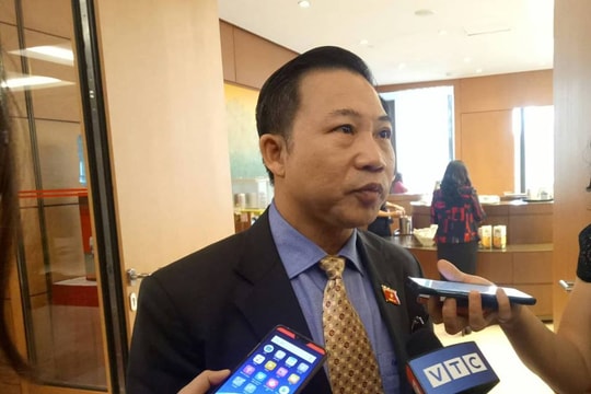 "Chủ tịch tỉnh tiếp dân đúng 9 phút rồi đi ăn nhậu"