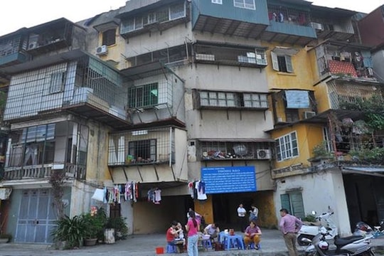 Chung cư cũ và nỗi "ám ảnh" của người dân