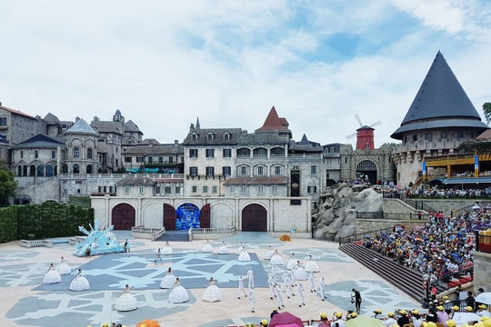 Hơn 100 tỷ đồng đầu tư show nghệ thuật “Vũ hội Ánh Dương”.