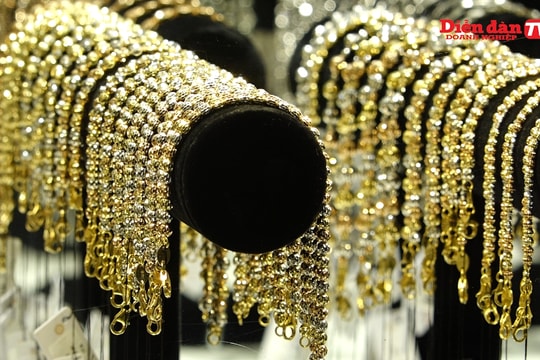 Giá vàng sẽ leo cao tới đâu?