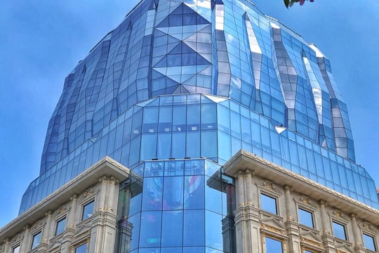 DOJI khánh thành tòa nhà kiến trúc tựa viên kim cương