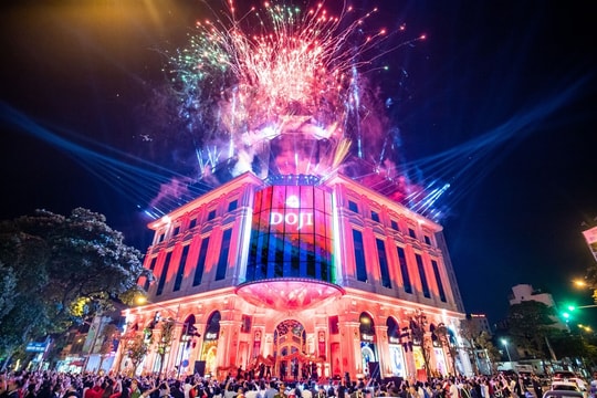 Choáng ngợp với sự kiện mừng khánh thành của kiệt tác kiến trúc DOJI Tower