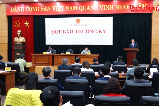 Không bỏ Quỹ Bình ổn xăng dầu