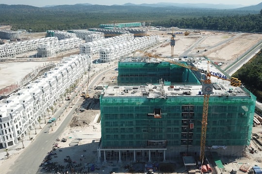 [BẤT ĐỘNG SẢN TUẦN TỪ 16 - 21/12]: TP.HCM "sờ gáy" từng dự án; Condotel nỗ lực vượt qua “giông bão”