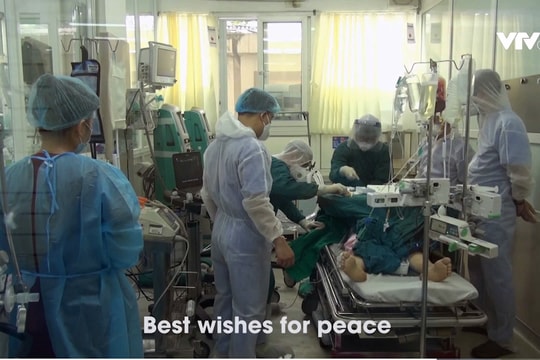 Y bác sĩ bệnh viện Bạch Mai cùng nhau hát "Cảm ơn tình yêu", quyết thắng COVID-19