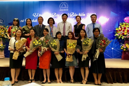 Trao giải báo chí viết về bảo hiểm năm 2019