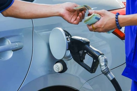 Vì sao nên bỏ quỹ bình ổn xăng dầu?