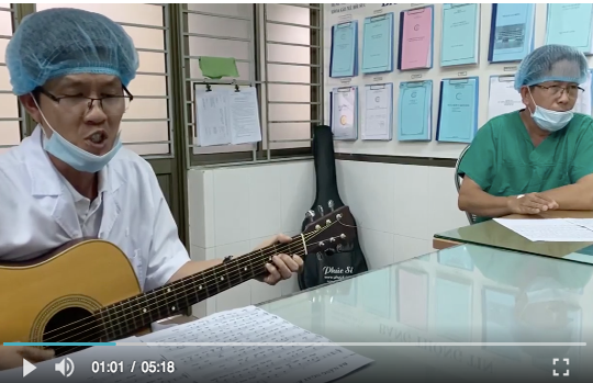 "Đà Nẵng ngày bão giông" - Xúc động tiếng hát bác sĩ giữa tâm dịch COVID-19