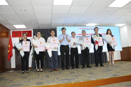 “Ban phát” sổ hồng