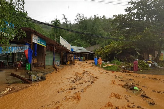 Hơn 50 người mất tích trong vụ sạt lở nghiêm trọng tại Nam Trà My (Quảng Nam)