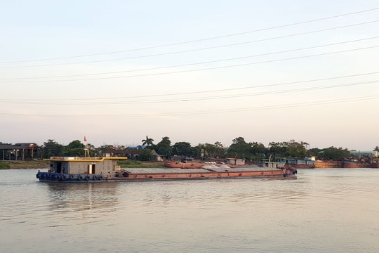 DIỄN ĐÀN PHÁP LUẬT TUẦN TỪ 9-15/11: “Loạn” phương tiện thủy nội địa: Hoạt động “chui”, “trốn” đăng kiểm