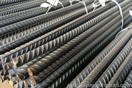 Giá thép liên tục tăng cao khiến nhà thầu lao đao