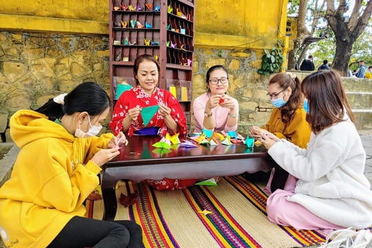 Phố cổ Hội An rộn ràng chào năm mới