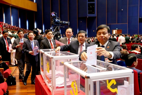 Hôm nay, Ban Chấp hành Trung ương khóa XIII bầu Bộ Chính trị, Ban Bí thư khóa mới