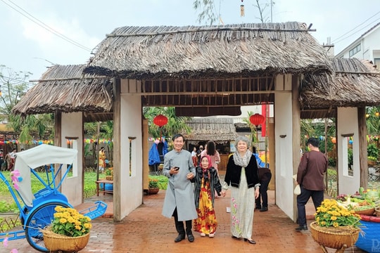 "Chợ Tết xưa" tạo điểm mới, thu hút khách du lịch tới Hội An