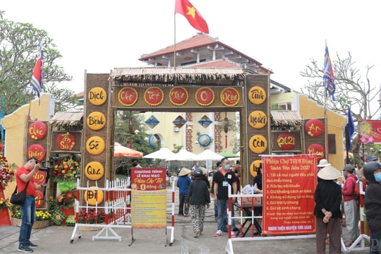 Xuân yêu thương với phiên "Chợ Tết 0 đồng" cho người nghèo tại Hội An