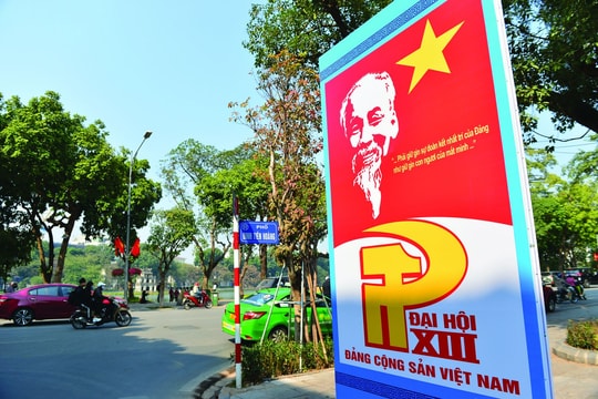 VIỆT NAM HÙNG CƯỜNG: KHÁT VỌNG BAY LÊN!