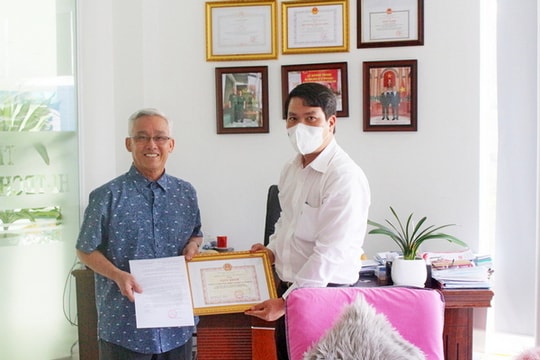 Cần Thơ: Khen thưởng đột xuất cho một doanh nghiệp xuất khẩu gạo