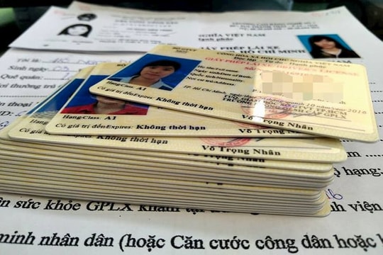 Nan giải việc chuyển đổi giấy phép lái xe trực tuyến