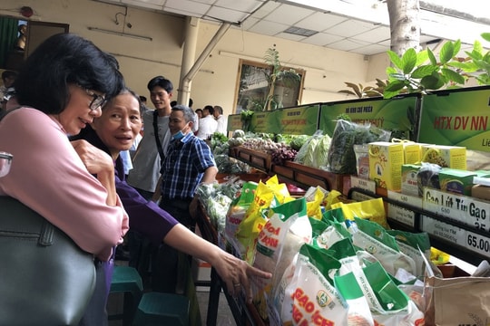 Giải pháp nào "hạ nhiệt" được đà tăng của thị trường hàng hóa?