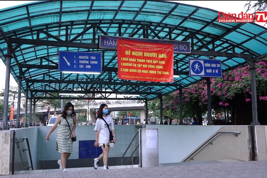 Hà Nội: Người dân vẫn tự ý xuống hầm đi bộ tập thể dục