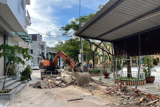 Sau phản ánh của DĐDN, bức tường "nghiêng" ở Hải Phòng đã được phá dỡ