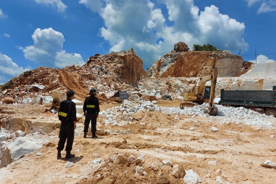 Ai “bảo kê” cho hoạt động khai thác khoáng sản trái phép ở Nghệ An?