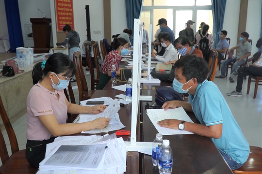 Người Đà Nẵng chật vật xin "giấy đi đường"