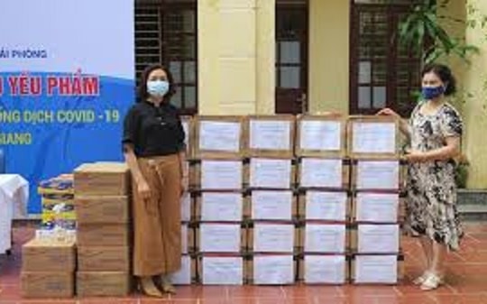 Những nữ “chiến binh” thực thụ trên mặt trận phòng chống COVID-19