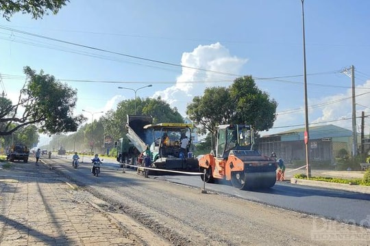 Doanh nghiệp thi công đường chậm, dân chịu khổ