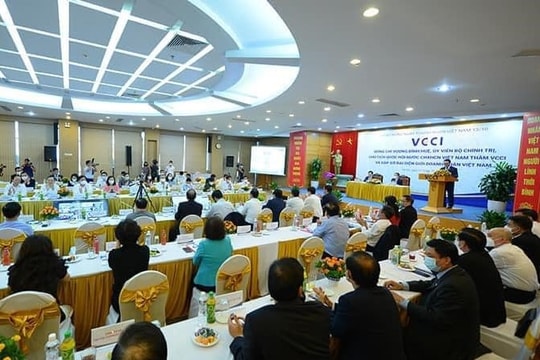 Người dân, doanh nghiệp là trung tâm trong mọi quyết sách!