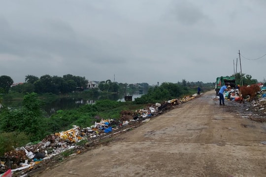 Nghệ An: Ô nhiễm rác thải ở Diễn Ngọc đang "bức tử" sông Bùng