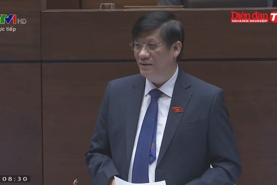 Bộ trưởng Bộ Y tế trả lời chất vấn về vấn đề quản lý giá trang thiết bị sinh phẩm