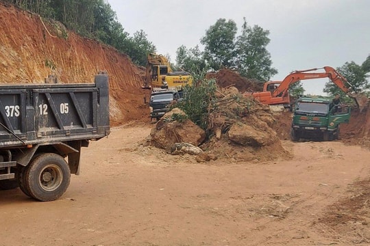 Nghệ An: Xẻ đất đồi, xâm phạm di tích lịch sử để san lấp dự án?