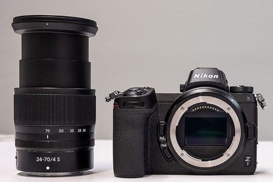 Máy Ảnh Nikon Z7 + Kit Nikkor Z 24-70mm f/4 S - Hàng Chính Hãng