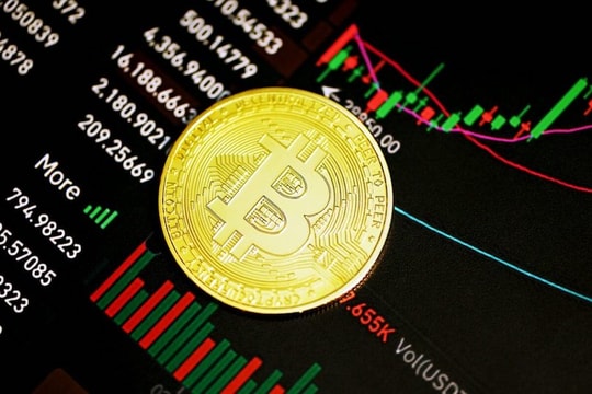 Bitcoin hồi phục nhẹ sau khi mất mốc 60.000 USD