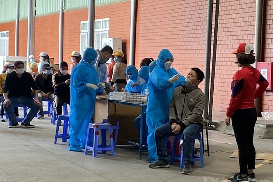 Hải Dương: Xuyên đêm lấy mẫu xét nghiệm cho công nhân Công ty TNHH GFT