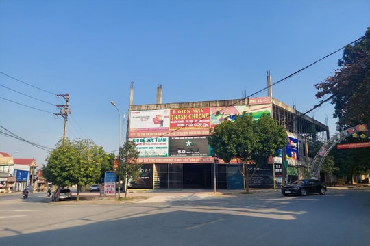 Nam Đàn - Nghệ An: Nhếch nhác những khu đất "vàng" bỏ hoang ngay trung tâm thị trấn