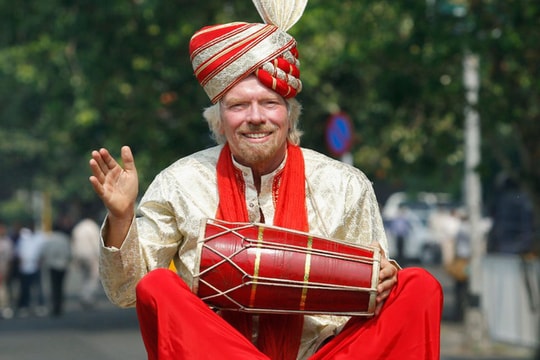 Tỷ phú Richard Branson: Đừng làm việc để sống, mà hãy sống để tận hưởng công việc!
