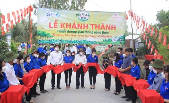 Tôn Đông Á tài trợ công trình đường bê tông tại Đồng Tháp