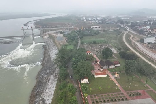 "Bất an" ở bờ kè sông Lam trăm tỷ ở Nghệ An