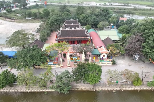 Vãn cảnh đền Quan Hoàng Mười ngày cuối năm