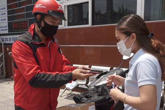 Chuyển phát nhanh trong nền kinh tế số: Tiềm năng song hành với thách thức