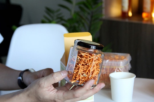 "Bình dân hóa" đông trùng hạ thảo, đôi bạn U40 khởi nghiệp kiếm bộn