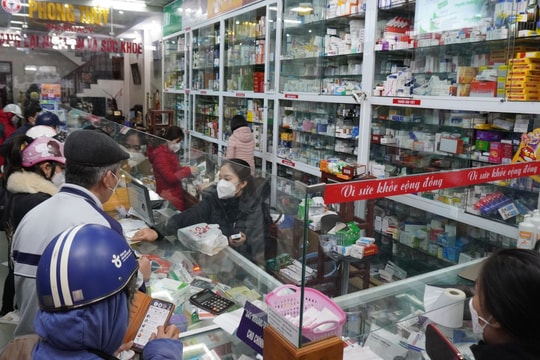 Người dân nên dừng tích trữ và lạm dụng test nhanh