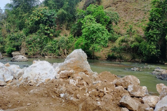 Nghệ An: Ai "bảo kê" cho khai thác khoáng sản trái phép?