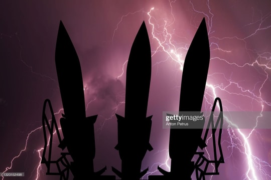 “Mong manh” chiếc vali hạt nhân của Putin